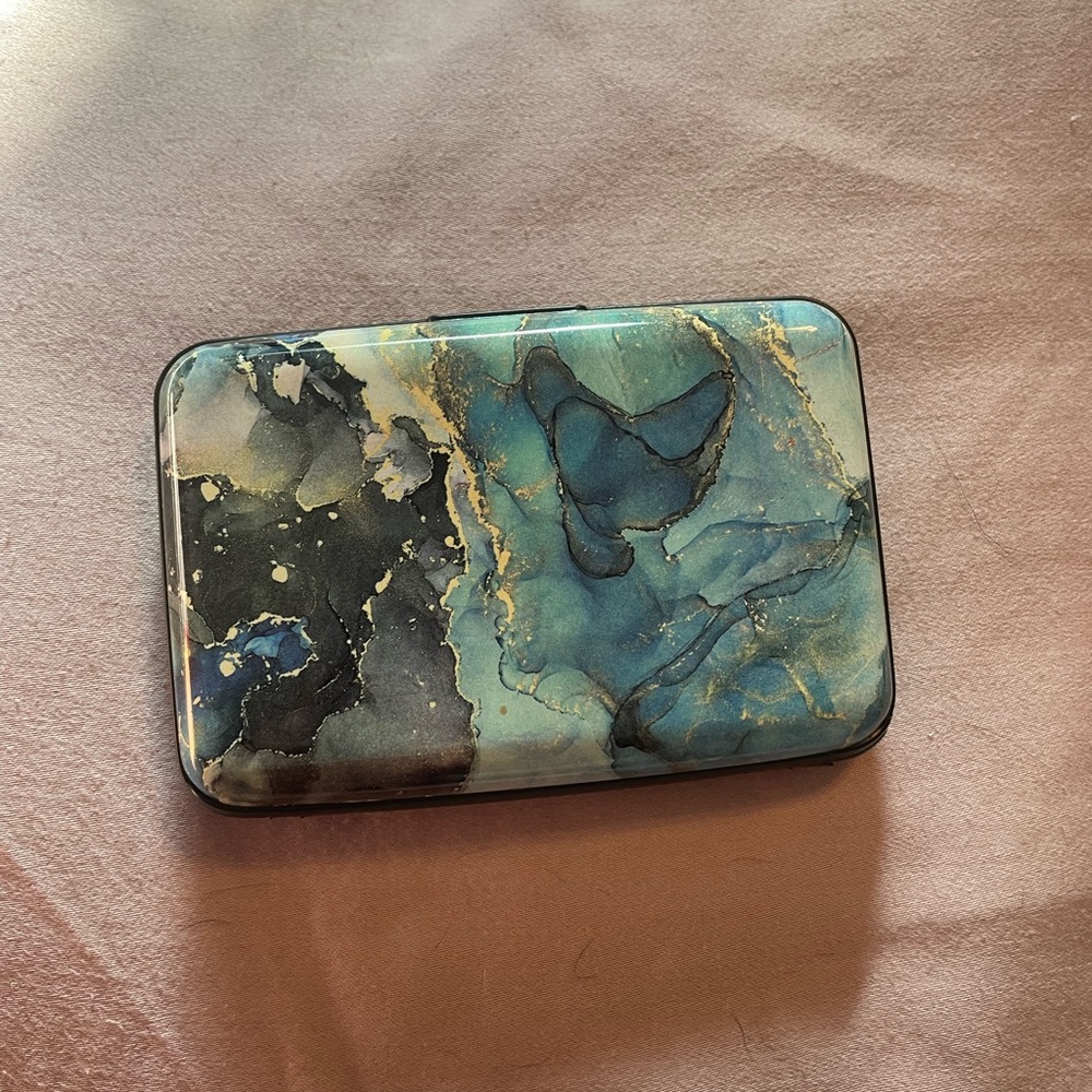 Card wallet - Picture 3 of 3